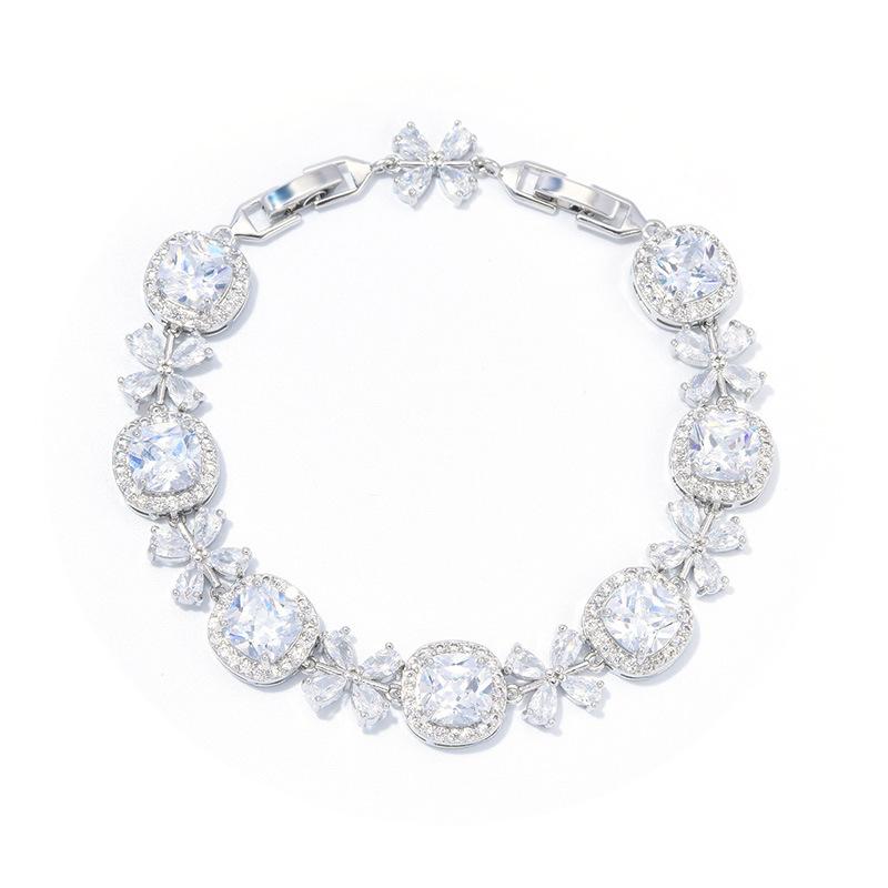 The New Korean Version of Leisure Joker Zircon Bracelet Girls Niche Flowers Luxury and Exquisite.