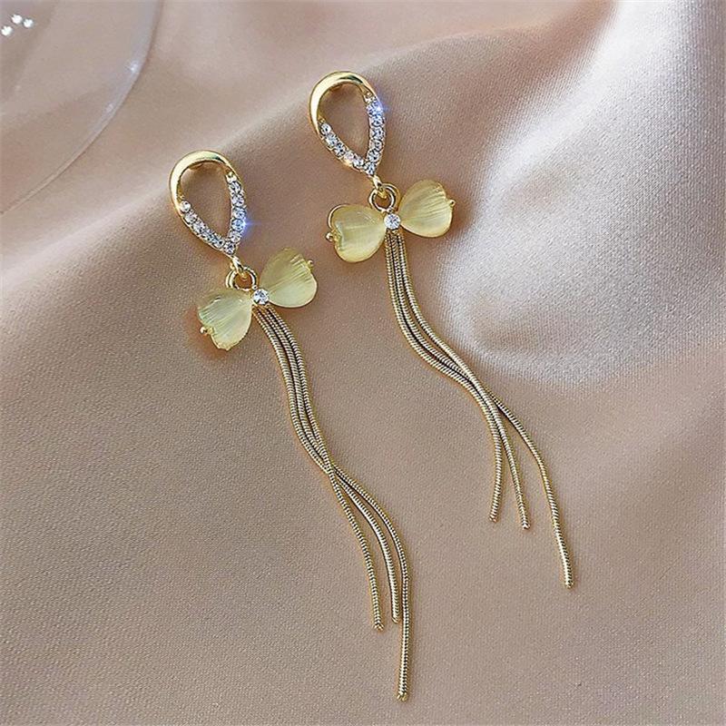 New simple face thin fringed earrings Internet celebrity temperament earrings exquisite light luxury high-end earrings wholesale