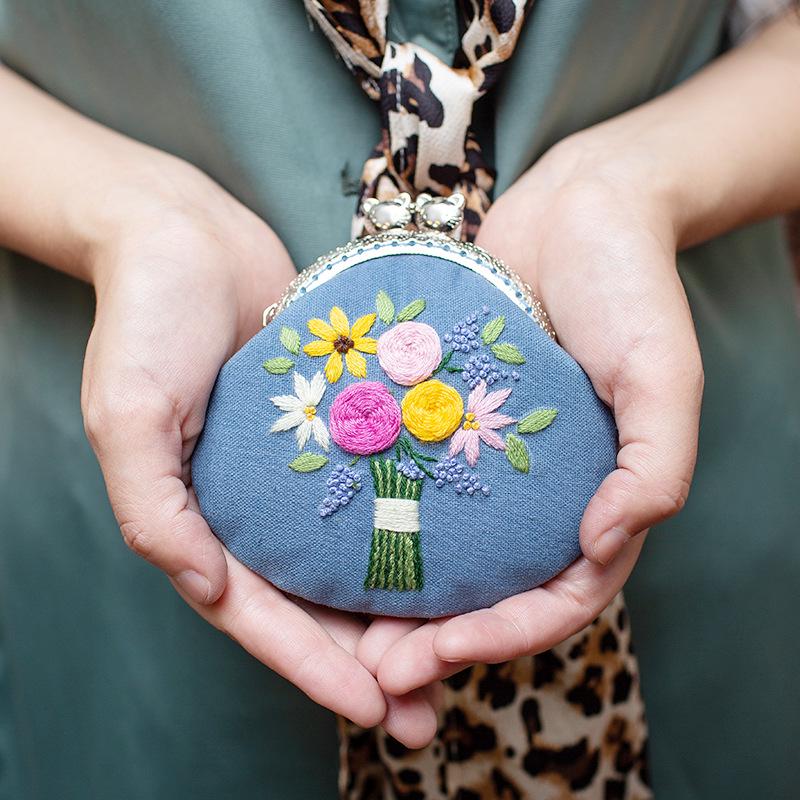 Lu Embroidery Floral Coin Purse DIY Kit: 3D Beginner's Handmade European Design