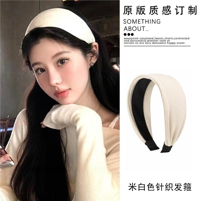 Autumn Winter Wide Velvet Headband for Women, Soft Plush High Crown Crush-Proof Hair Band Vintage Style