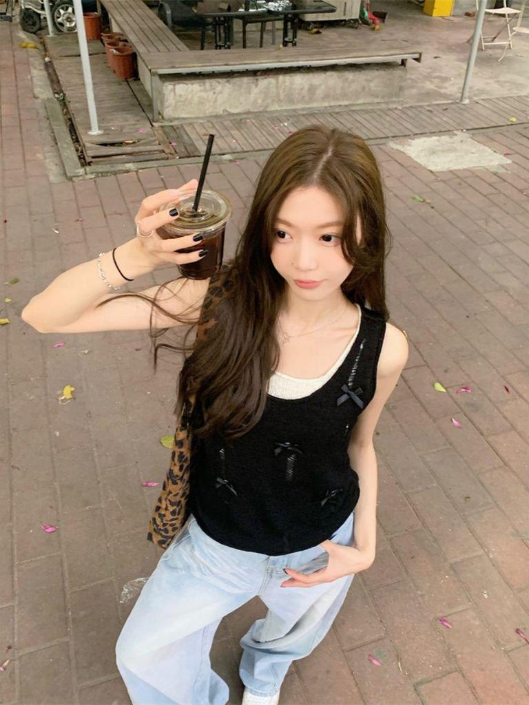 Women's Color-Block Bow Top: Slim Fit Summer Knit with Rolled Hem and Ripped Design