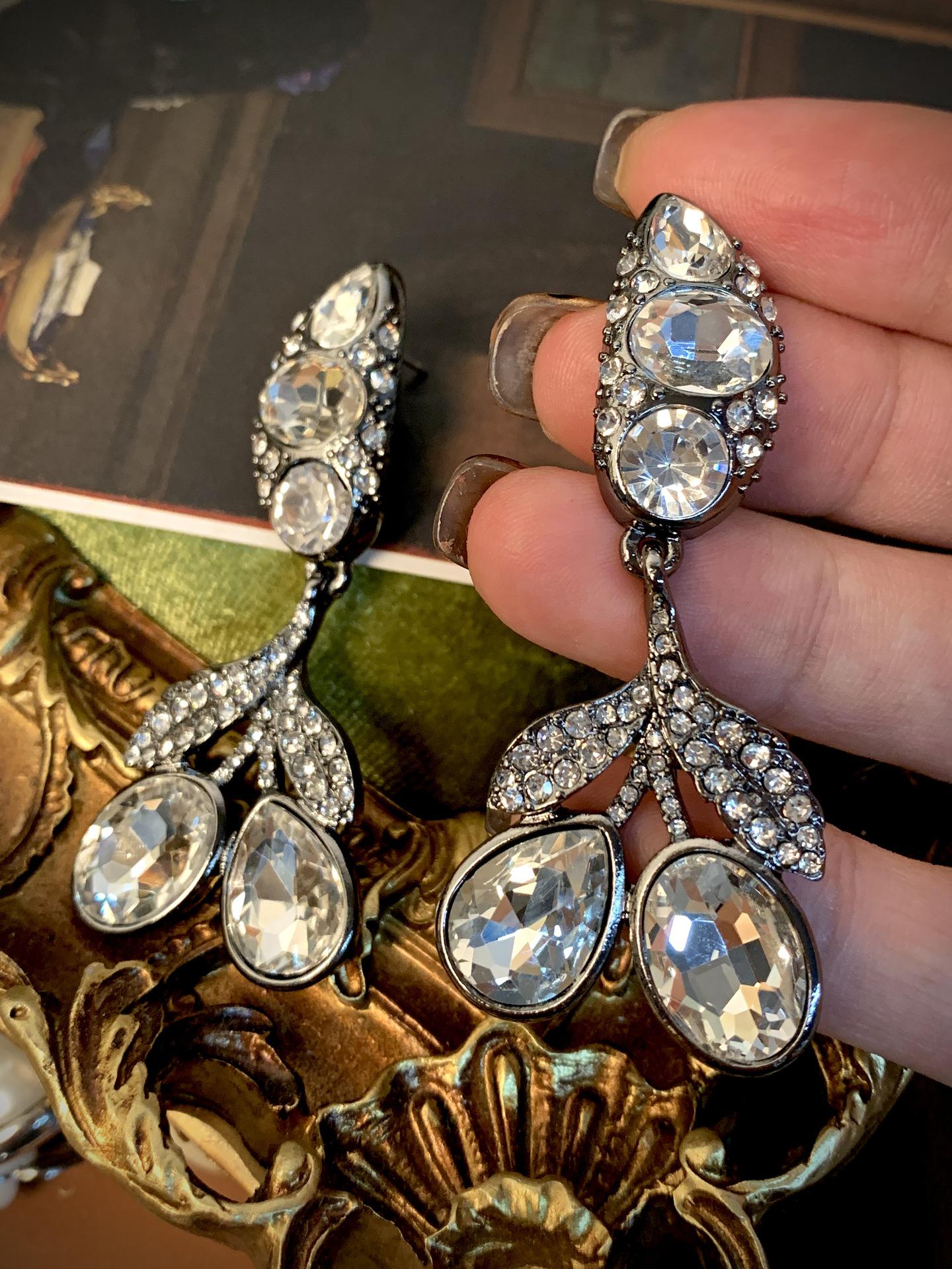 Silver Needle Diamond Leaf Drop Earrings - Vintage Style High-End Studs