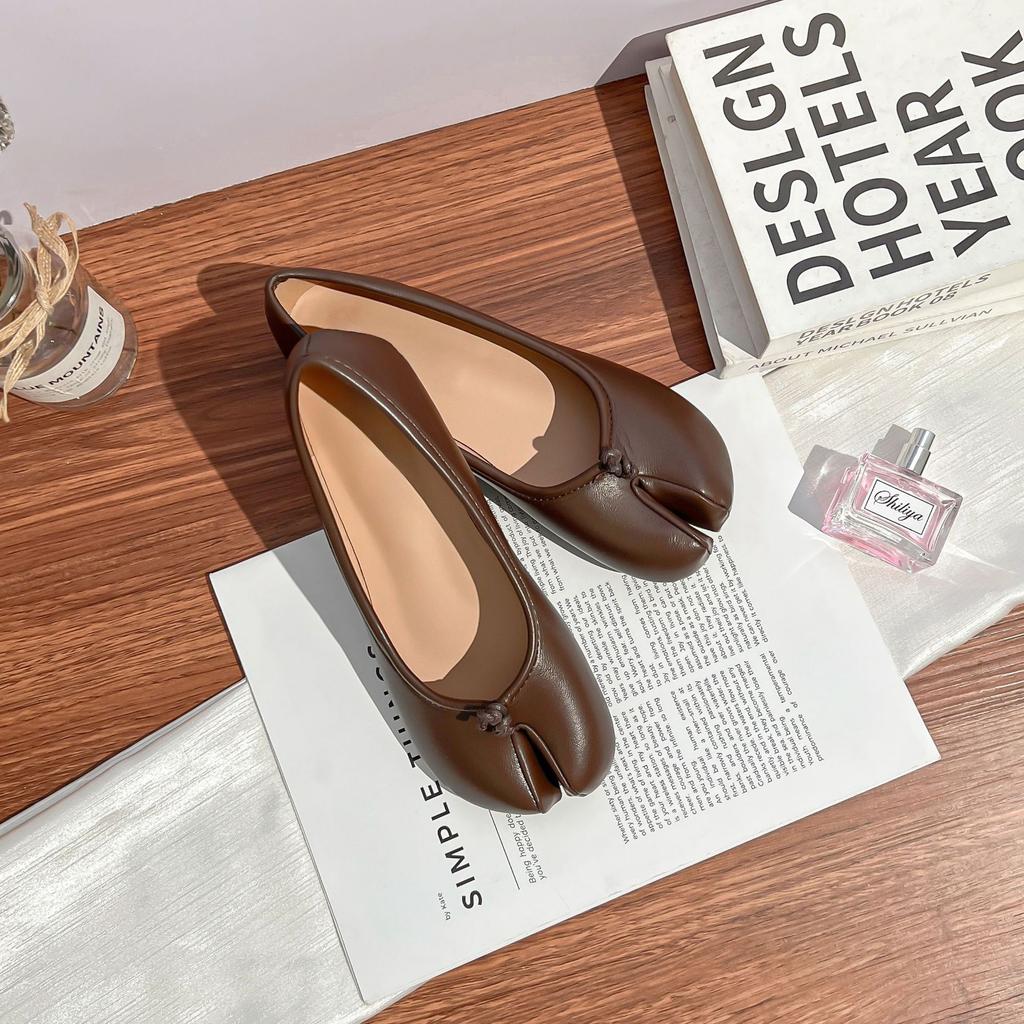 Autumn new pig's trotters, split-toed shoes, casual wind, outdoor wear, high-end comfortable soft leather flats, women's 2025 new models