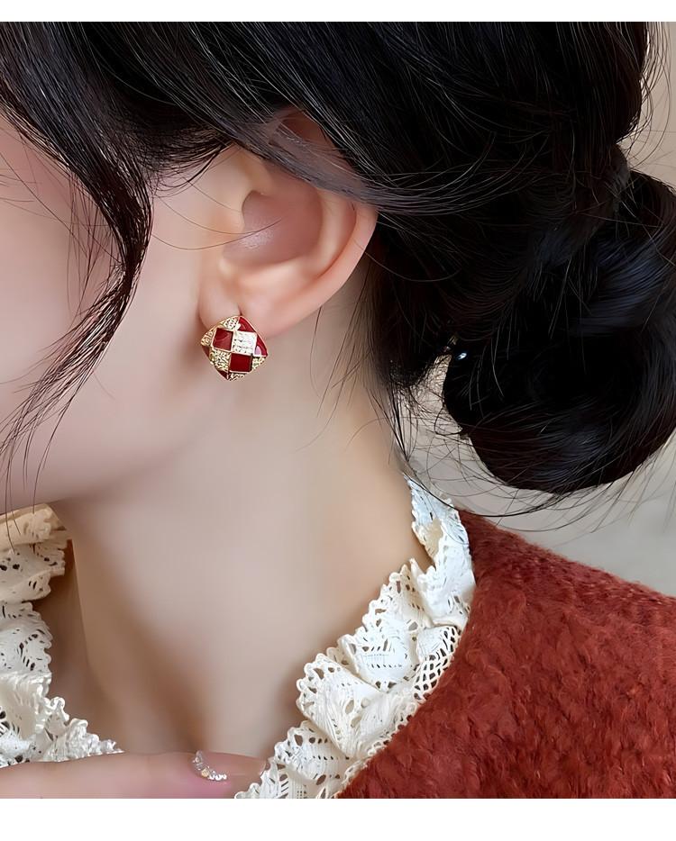 Red Checkerboard Pattern Niche Earrings