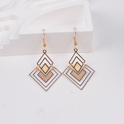 Elegante Sexy Sommer Hängeohrringe Rhombus Hohlanhänger Hängeohrringe Stapelbar Geometrisch Goldener Schmuck Geschenk
