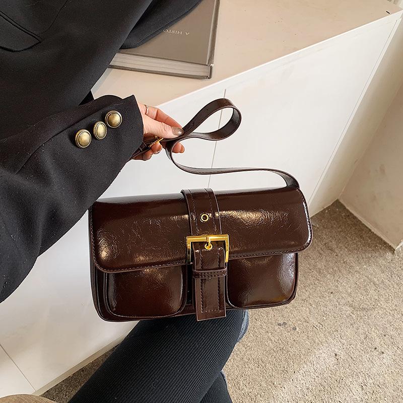 

Новая ниша популярна в этом году. Сумки-подмышки с двойным карманом — это универсальные и плечевые женские сумки.