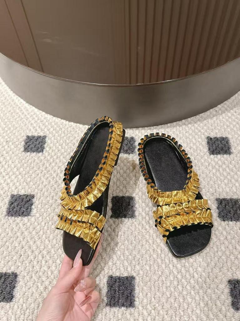 [Spot] Premium handmade pleated niche gold one-word with cool slippers women's new flat open-toed sandals