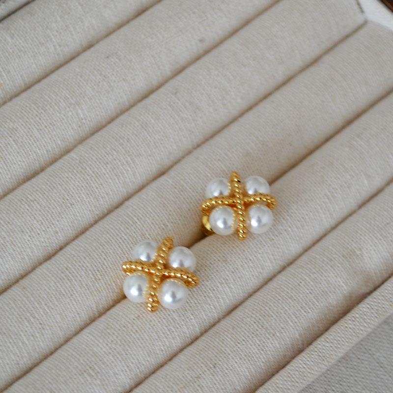 Elegant Four-Leaf Clover Pearl Stud Earrings, Gold-Plated Brass with 925 Silver Needles - Japanese & Korean-Inspired Design.