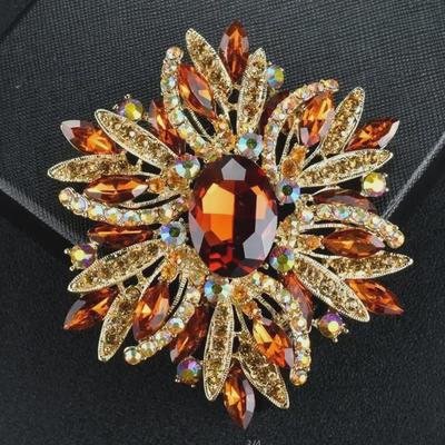 Elegant Colored Crystal Brooches: Fashionable Accessories for Suits and Coats