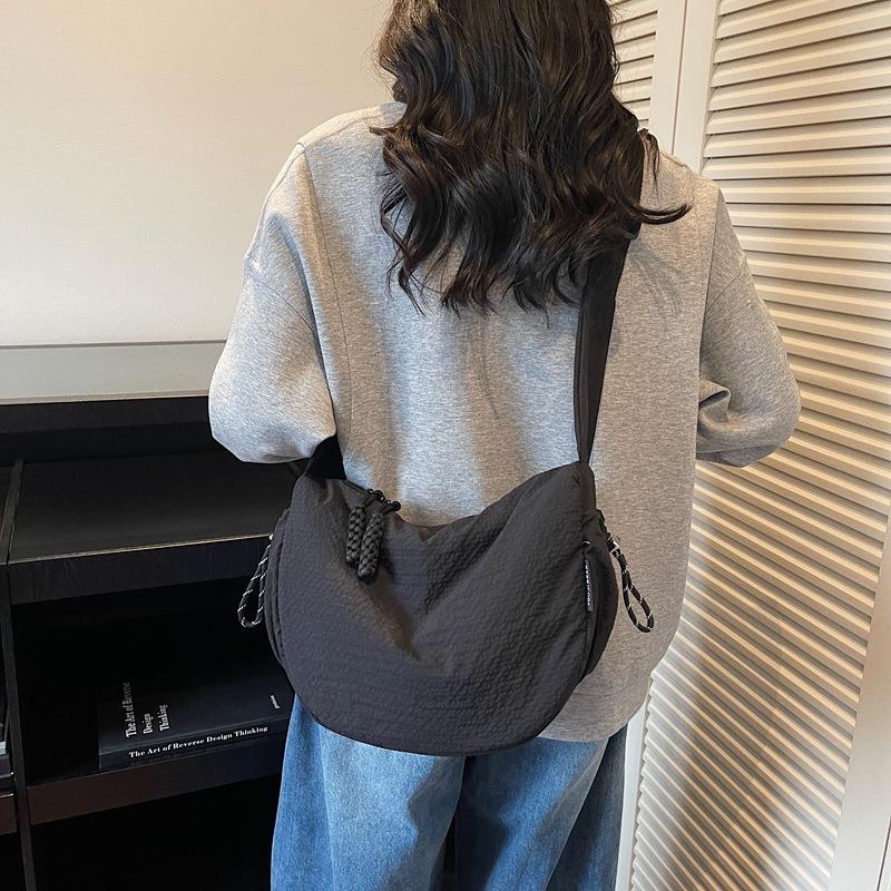 2025 New Simple Casual Large-capacity Fashion Dumpling Bag Commuting Out Versatile Shoulder Messenger Bag