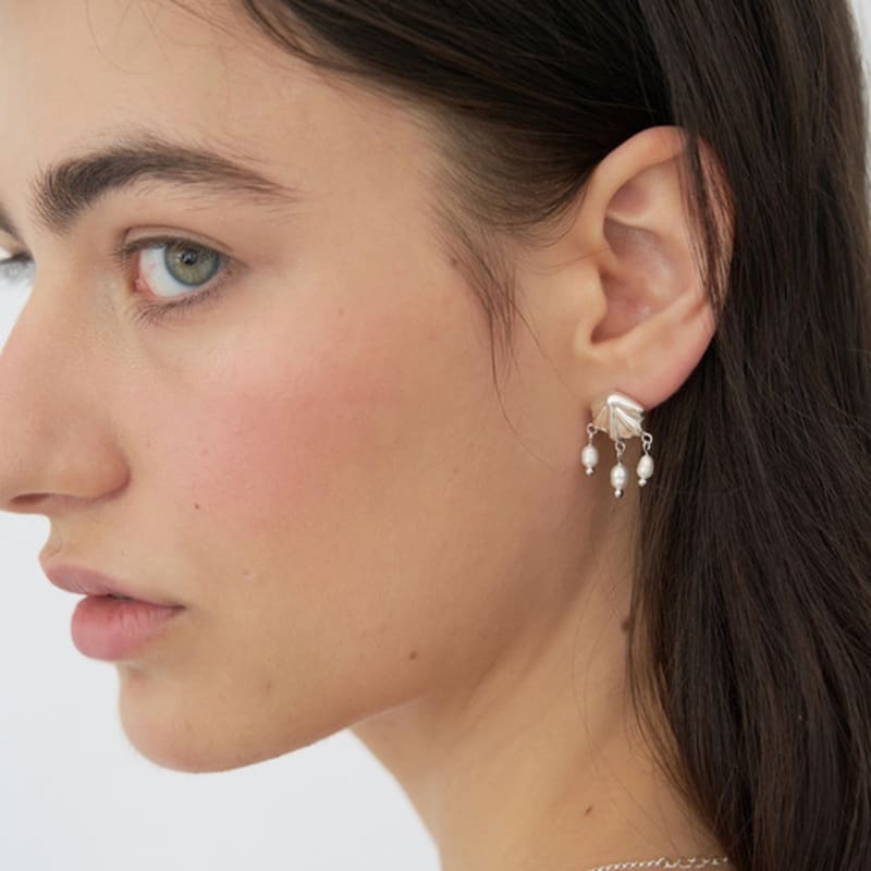 STILL INSTANT Concha Pearl Drop Earring