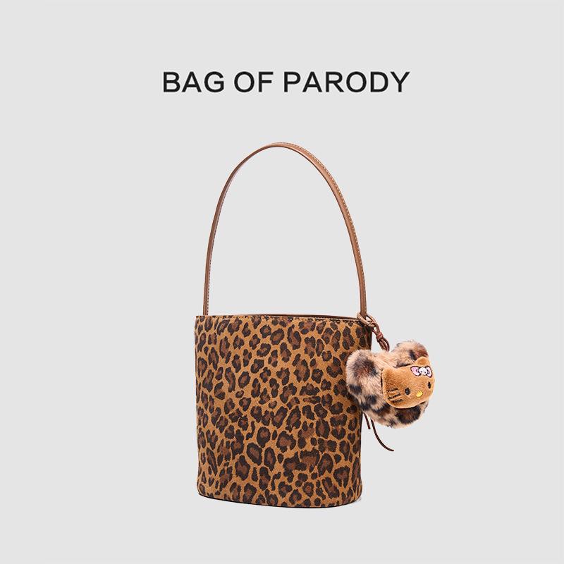 

Высококачественная замшевая сумочка с леопардовым принтом: Женская сумка из натуральной кожи на плечо, через плечо и сумка-ведро на осень/зиму 2025. 18x10x18 cm