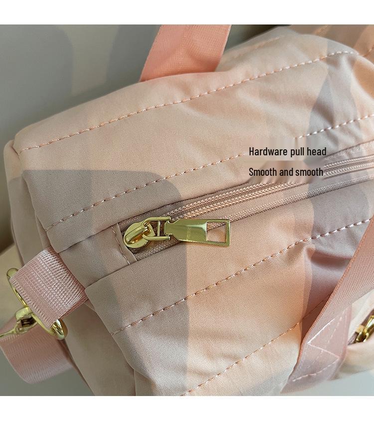 Large-Capacity Quilted Plaid Travel Bag for Outings and Sports