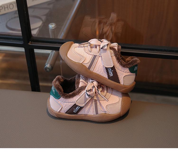 2025 Autumn/Winter Waterproof Leather Baby Shoes: Velvet-Lined, Versatile, Fashionable, Soft-Soled Children’s Sports Shoes.