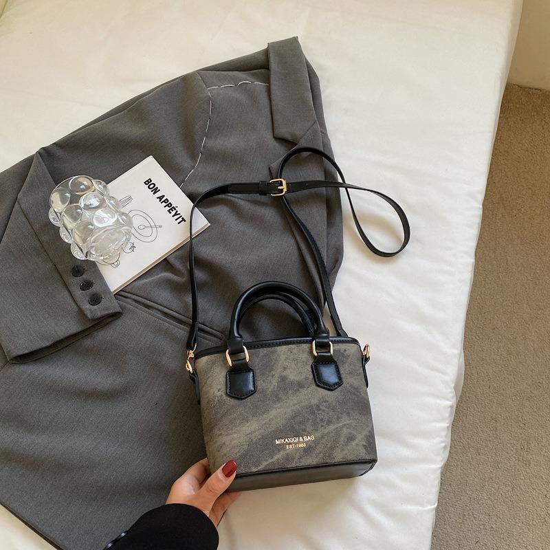 Textur trendige Nischentasche Herbst neu retro Schulter Umhängetasche Mode tragbare Eimertasche Damen