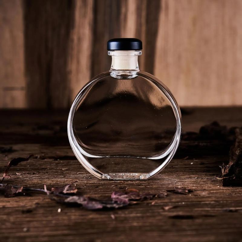 Oblateness Shaped Mini Whiskey Bottle Simple Outdoor Easy Carry Lead-free Glass Whiskey Decanter Transparent Liquor Vodka Bottle