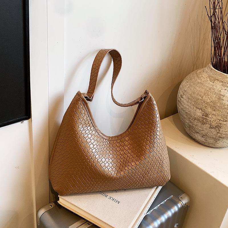 Woven Simple Bucket Bag, New Fashionable Large-capacity Shoulder Bag, Niche Personalized Underarm Bag