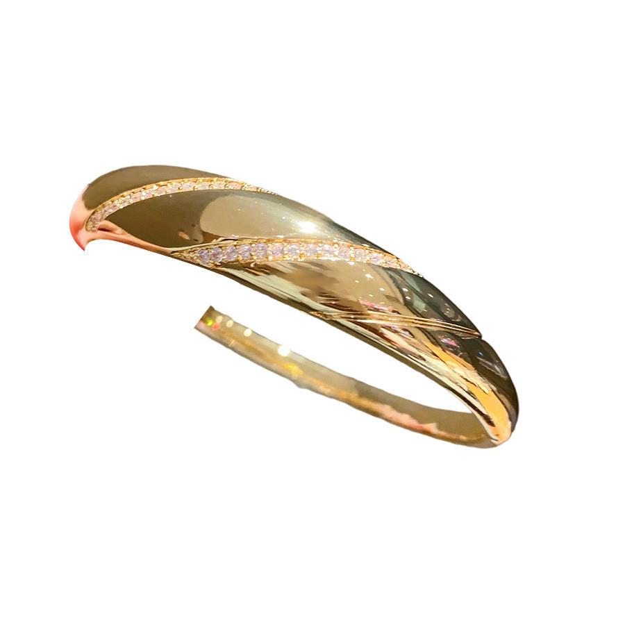 Bracciale Geometrico in Argento con Zirconi e Placcatura in Oro 18k per Donne Eleganti