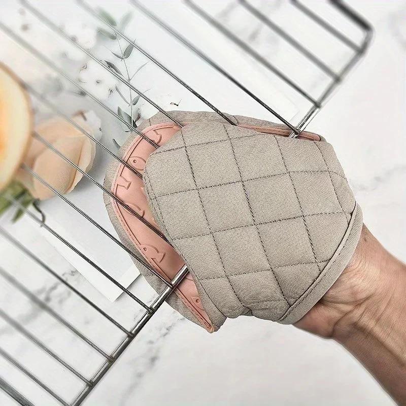 1pcs Silicone Anti-hot Clamp Oven Gloves High Temperature Oven Gloves Oven Microwave Oven Handheld Warm Glove Clamp Kitchen