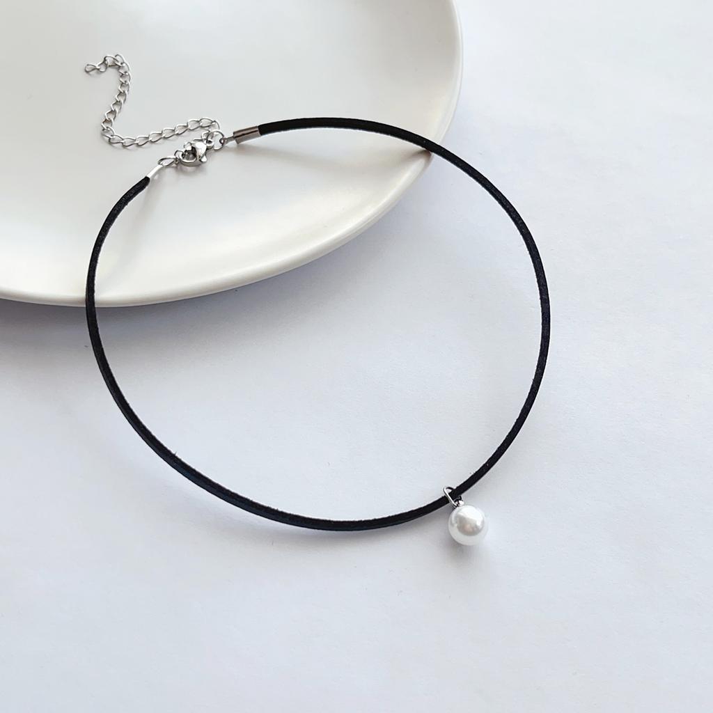 Sweet and cute simple everything artificial pearl pendant black PU leather choker collar neck with choker necklace women