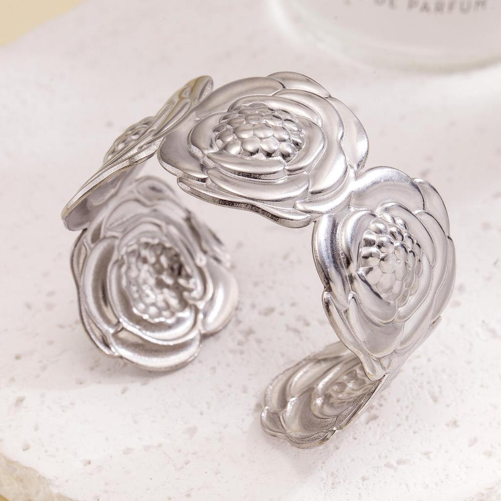 TOHM Retro Floral Open Stainless Steel Bracelet - Women's Exaggerated Fashion, Light Luxury Statement Jewelry