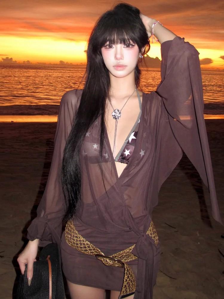 2026 Early Autumn Korean Style Lace Deep V-neck Slimming Tank Top with Built-in Bra Pads & Spaghetti Straps for Women