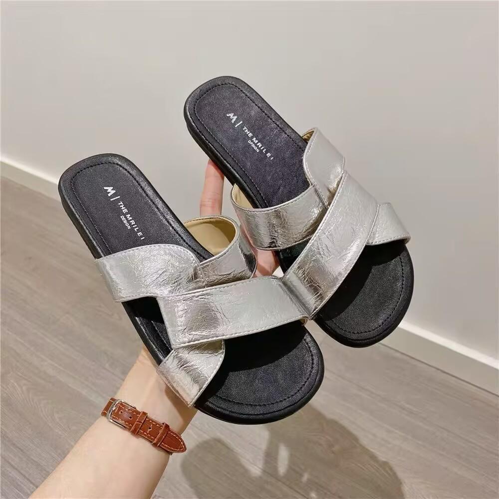 

Soft waxy Q bomb! Good texture niche kink cross slippers women soft soft outer wear summer beach cool slippers women 40 білий