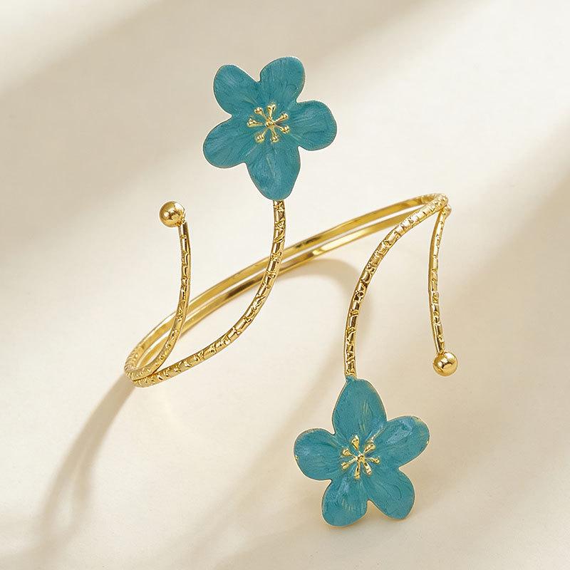 European and American Personalized Retro Women's Armband with Small Pink, White, and Green Flower Design