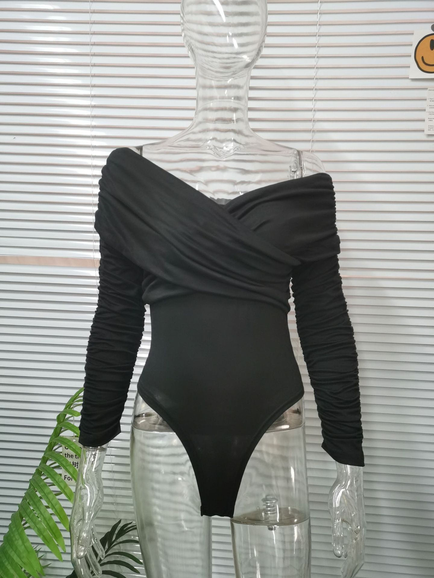 

Європейський та американський весняно-осінній обтягуючий комбінезон із V-подібним вирізом на плечах і довгими рукавами для жінок L чорний