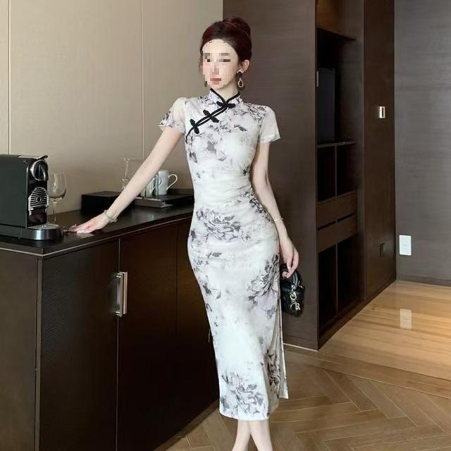 Retro Slim Fit Qipao: Noble Print, Slit, Mid-Length Pleated Dress