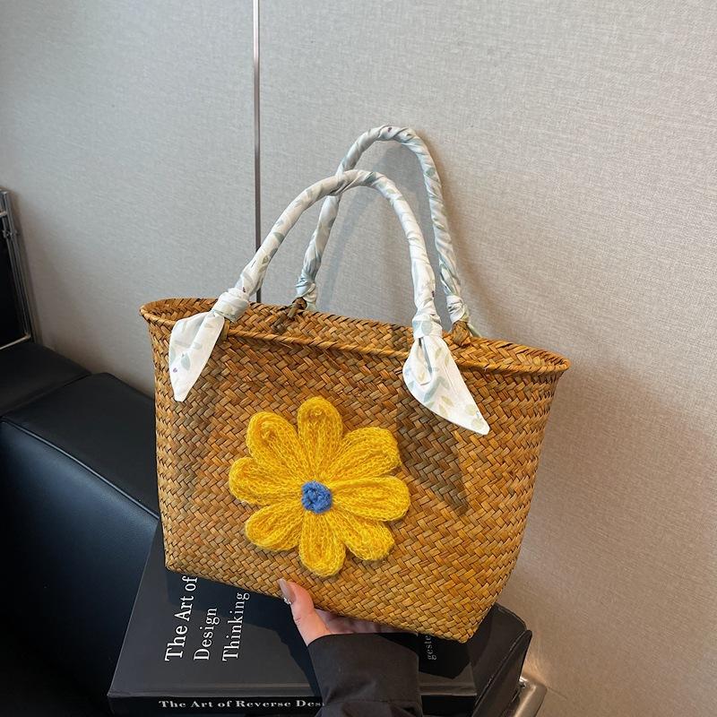 Spring and Summer Portable Large-capacity Tote Bag Women's New Retro Handwoven Vegetable Basket Straw Bag