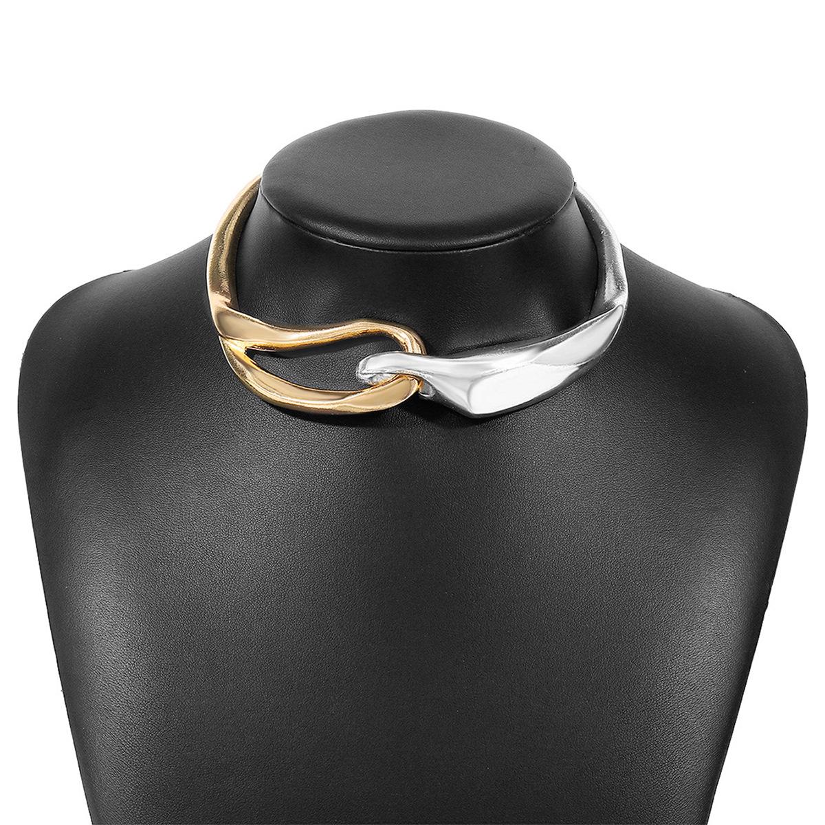 

Tooxika Exaggerated Metal Style Three-dimensional Ring Clasp Necklace Luxury Niche Design Sense Hip-hop Personality Necklace