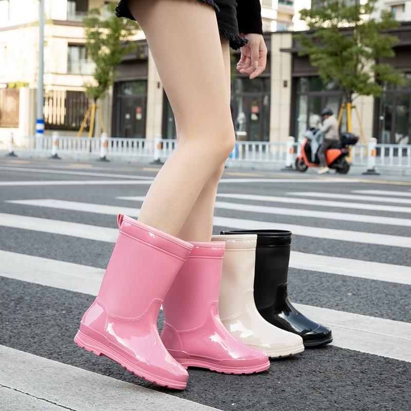 New Medium Tube Rain Shoes Women's Rubber Shoes Wear Non-slip Water Boots Thick-soled Water Shoes and Velvet Rain Boots