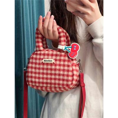 Customized 2025 New Niche Autumn and Winter Bags, Women's Sweet and Cool Messenger Bags, Portable Shoulder Bags, Cute Christmas Plush
