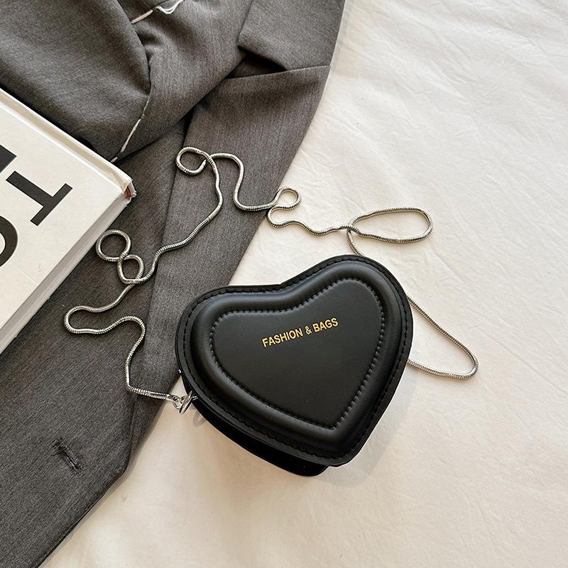 

Стильная и простая маленькая женская сумка 2024 года, летняя, новая, простая и популярная, сумка-мессенджер на одно плечо для отдыха чёрный