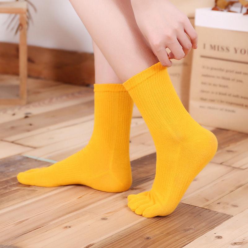 Women's Five-Toe Mid-Calf Split-Toe Socks: Solid Color, Sweat-Wicking, Cute, for Spring, Autumn, Winter