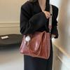 Large capacity bag for women  single shoulder bag  crossbody bag for university students  fashionable autumn and winter