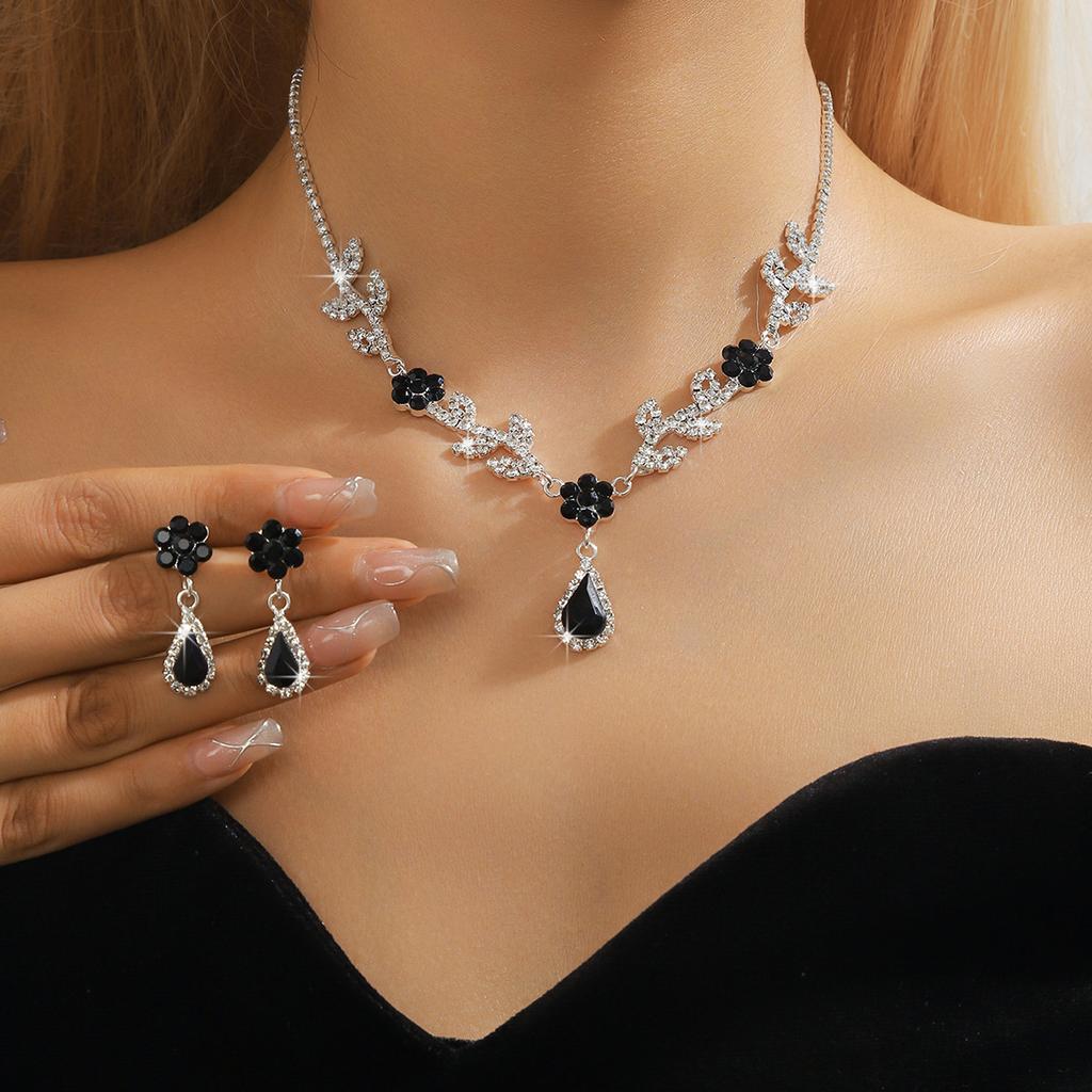 Luxury Sparkling Crystal Flower Necklace Earrings Set Premium Feeling Necklace Earrings Two Piece Bridal Jewellery Set