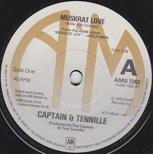 7inch Record CAPTAIN & TENNILLE - Muskrat Love AMS7262 A&M Records 1976 UK Rock Used