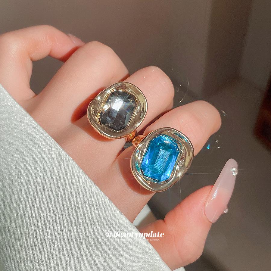 Elegant Three-Piece Geometric Ring Set: Luxury Inlaid Diamond Square Open Rings