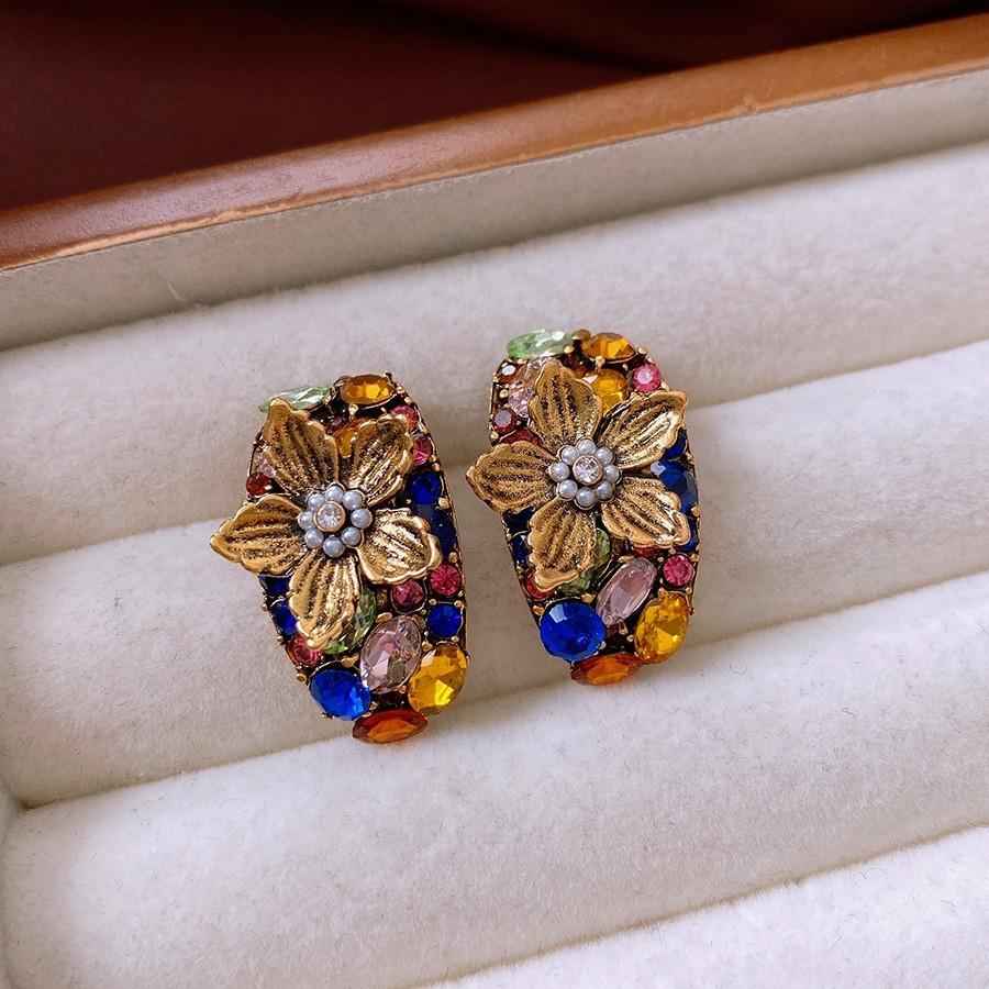 Medieval Silver Needle with Diamonds, Dripping Oil, Flower Pearl Earrings, Temperament, Court Style Stud Earrings, Light Luxury and High-end Earrings.