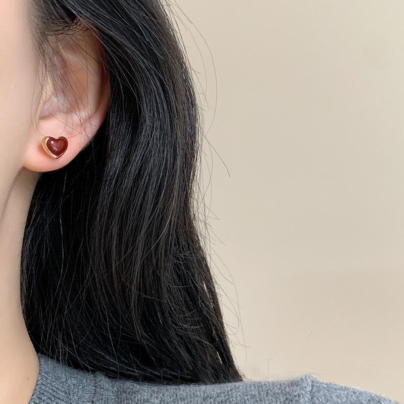 2025 Gold Trim Heart Stud Earrings: Korean Style, Exquisite, Versatile, High-Class Autumn/Winter Jewelry