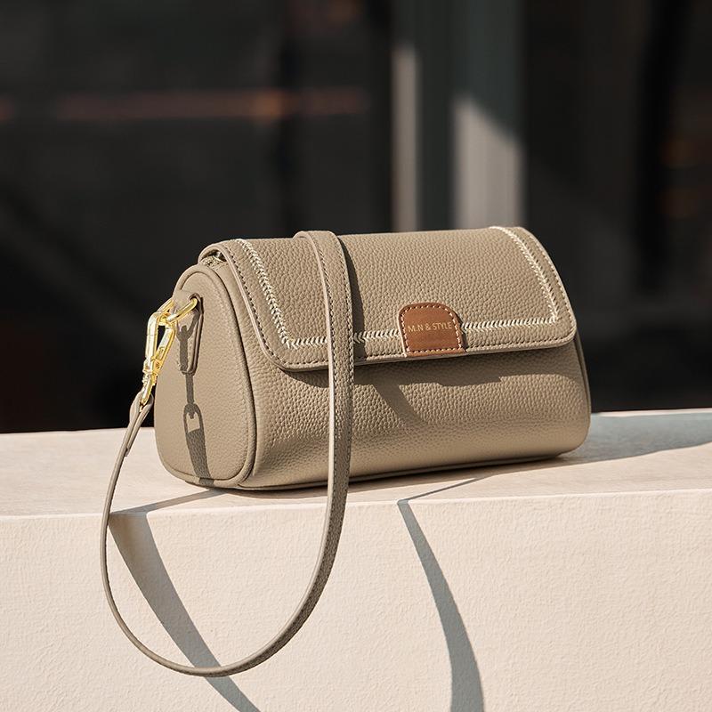 

Женская универсальная сумка-мессенджер из натуральной кожи (21,5*11*13 см) 612341012