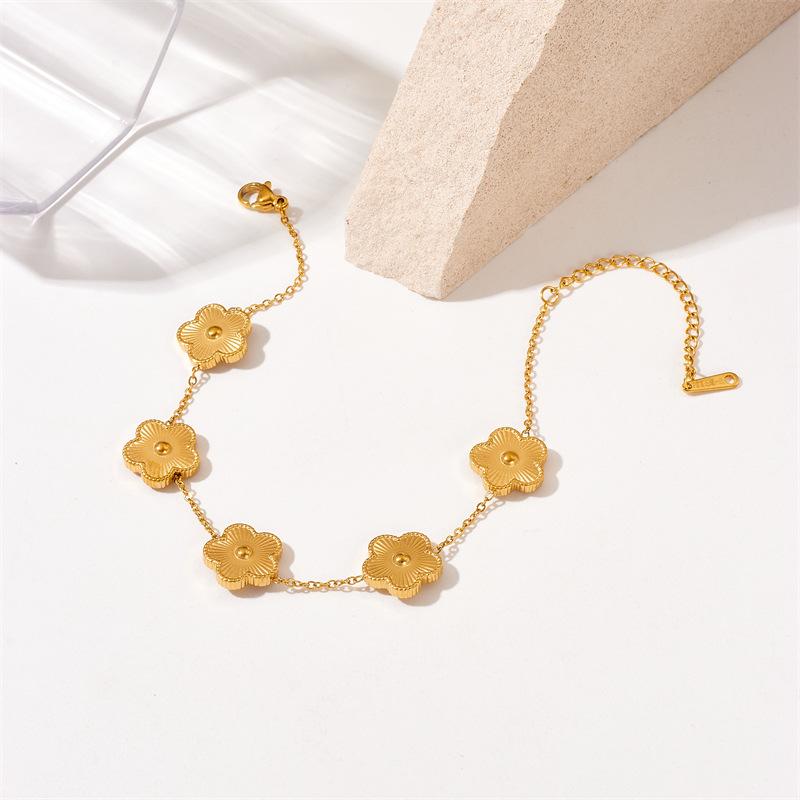 Gold Flower Charm Bracelet, Dainty 18K Gold Plated Wrist Chain for Women Everyday Jewelry Gift