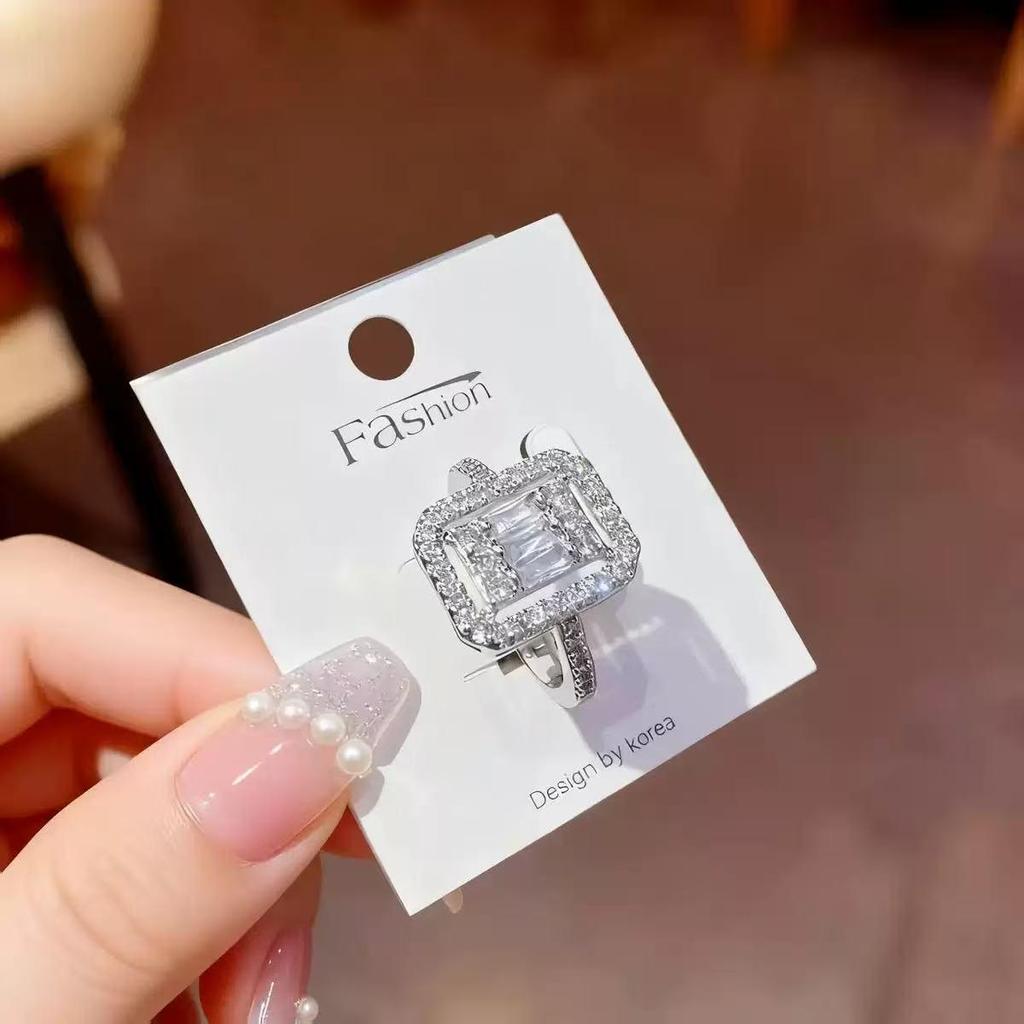 Elegant European-American Rectangular Diamond Clavicle Necklace - Light Luxury Fashion for Women