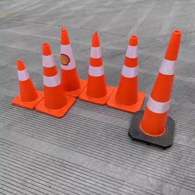 Reflektierender 70cm PVC-Gummi-Verkehrskegel