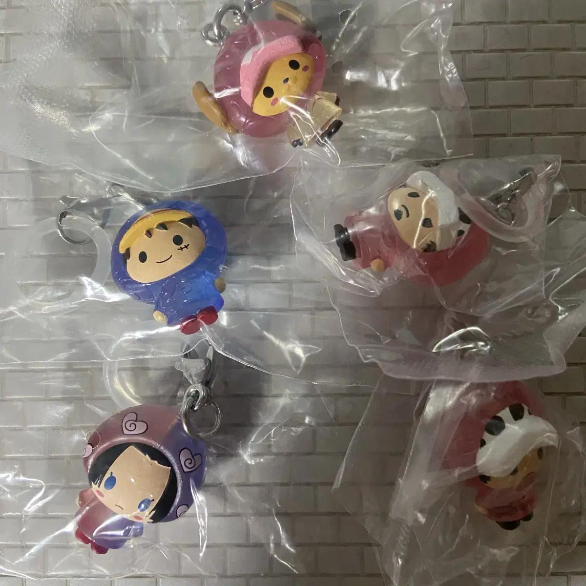 

One Piece Gacha Keyring Mejirushi Pop Style Luffy Low Hancock Chopper
