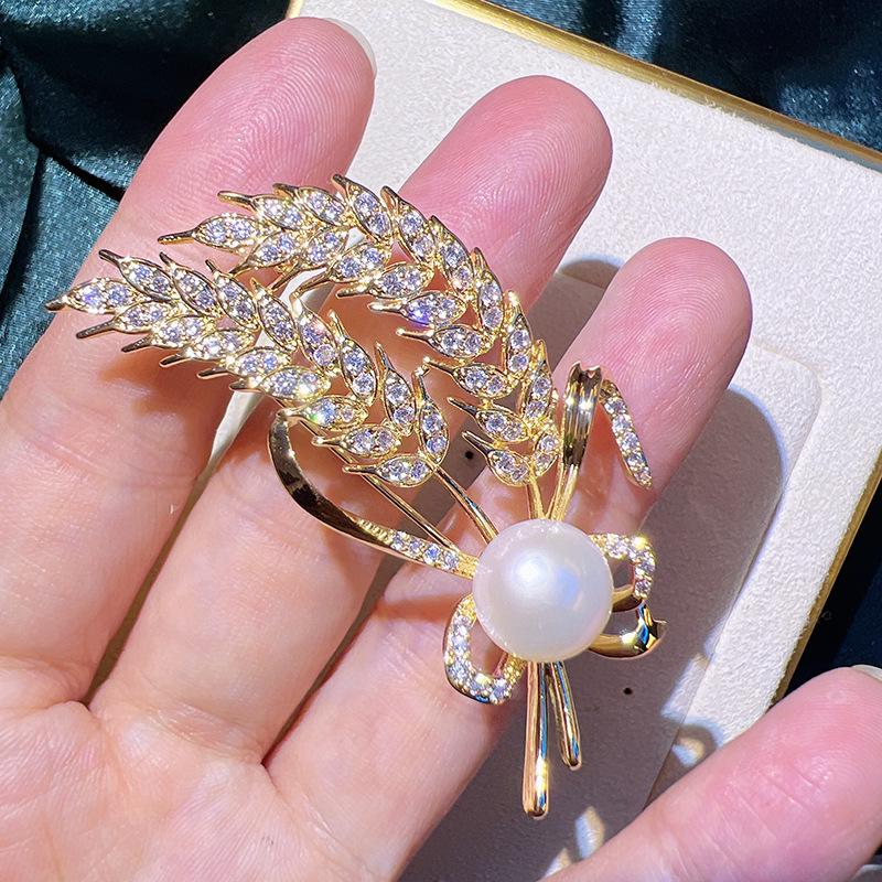 High-End Wheat Ear Brooch: Gold-Plated Zircon & Pearl Pin for Autumn/Winter Coats
