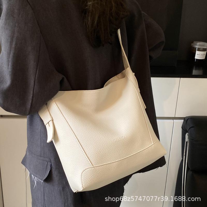 Niche design bucket bag 2025 new large-capacity commuter shoulder messenger women's bag fashion casual tote bag