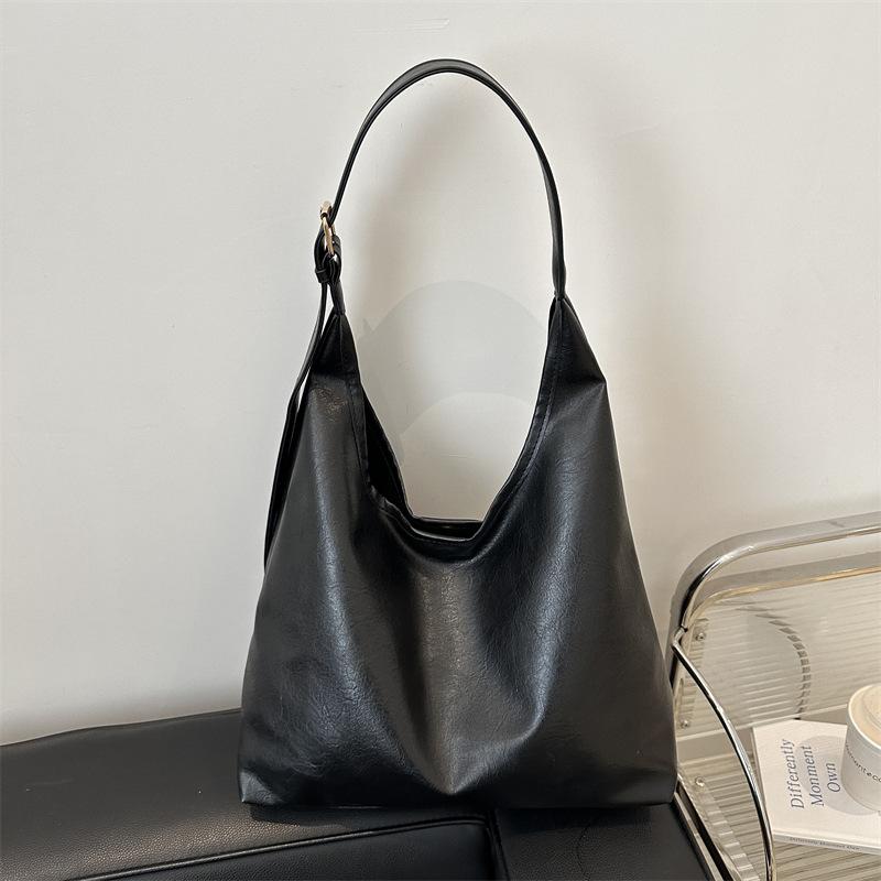 

ashion soft leather texture portable shoulder bag women s simple commuting large capacity retro casual child and mother bag чёрный
